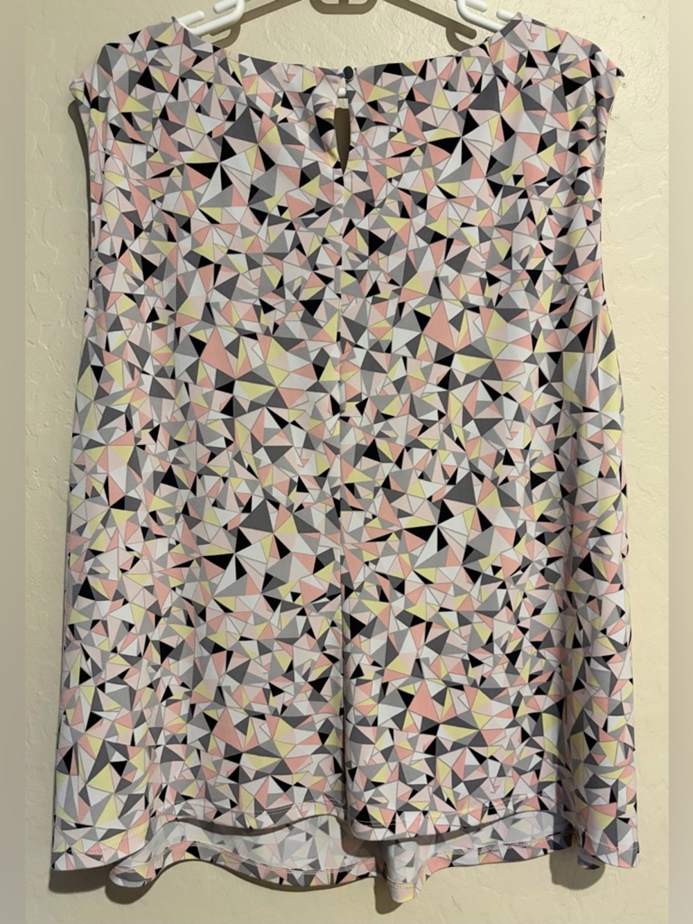 Calvin Klein Geometric Print Sleeveless Blouse Pink Gray Yellow Career Top- 3x - Picture 2 of 3